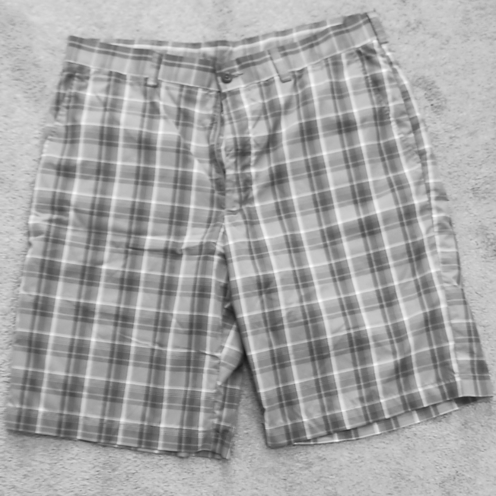 🛍 Men's grey shorts